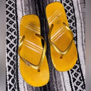 Preloved women’s Yellow Flip Flops women’s 8 - will clean prior to shipping